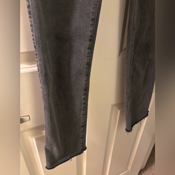 Madewell Stovepipe Straight Stretchy Jeans in Washed Black, Size 23 - Picture 3 of 10